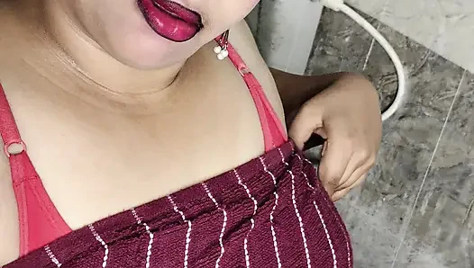Istri tamil mandi sambil bugil