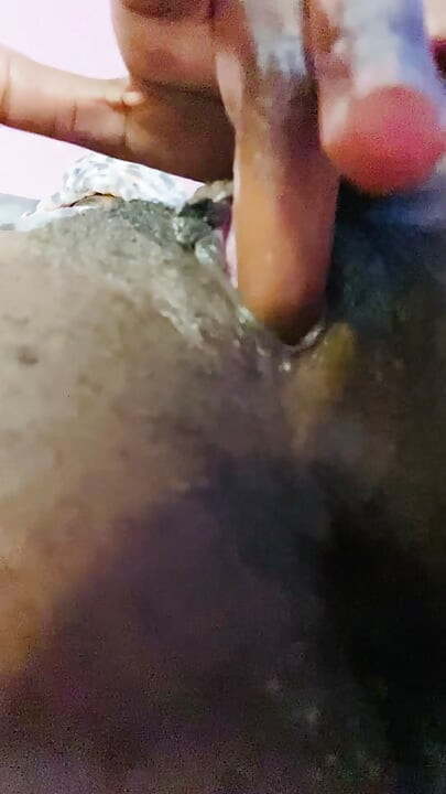 Fingering video - digging deep in my creamy pretty black pussy