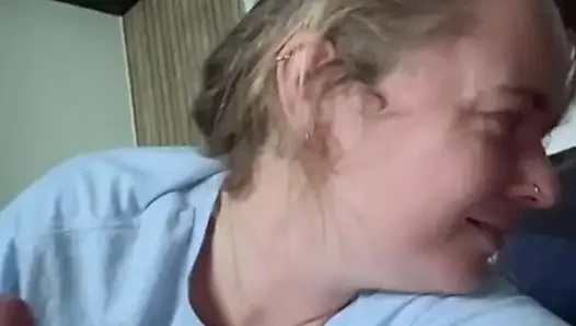 Menggodamu perlahan-lahan membangunmu