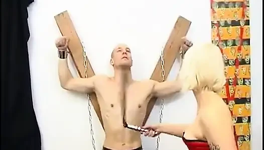 Sarışın Kadın Egemenliği Sahibe Bağlı Yarağı Sert Azdırıyor