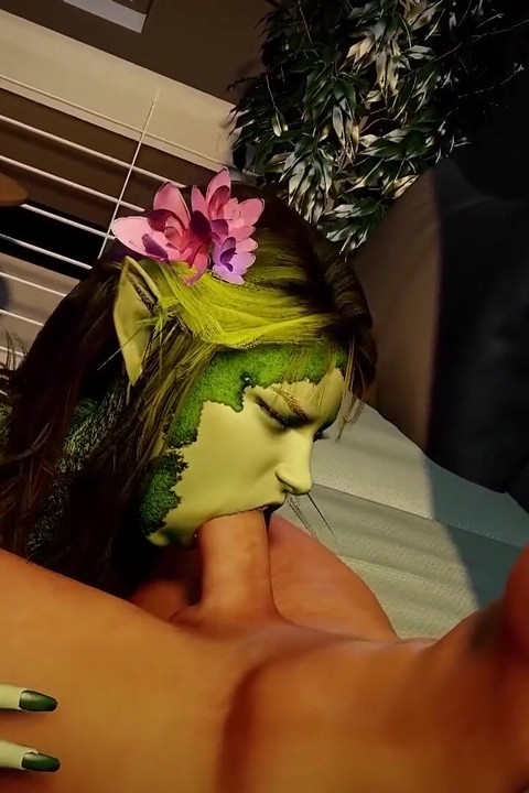 Σέξι Dryad πιπιλίζει πούτσα σε POV