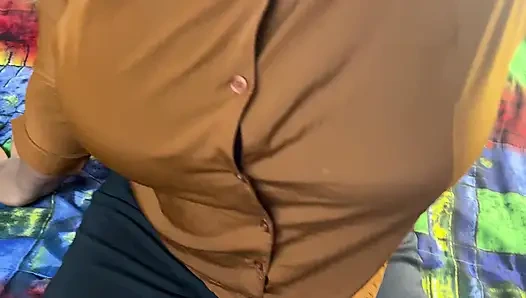 Сводный брат трахнул ее киску, когда было видно в рваных штанах