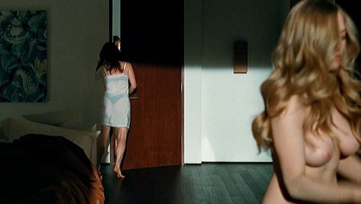 Amanda Seyfried lesbo scène in Chloe Scandalplanet.com