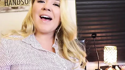 Мачеха учит тебя мастурбировать