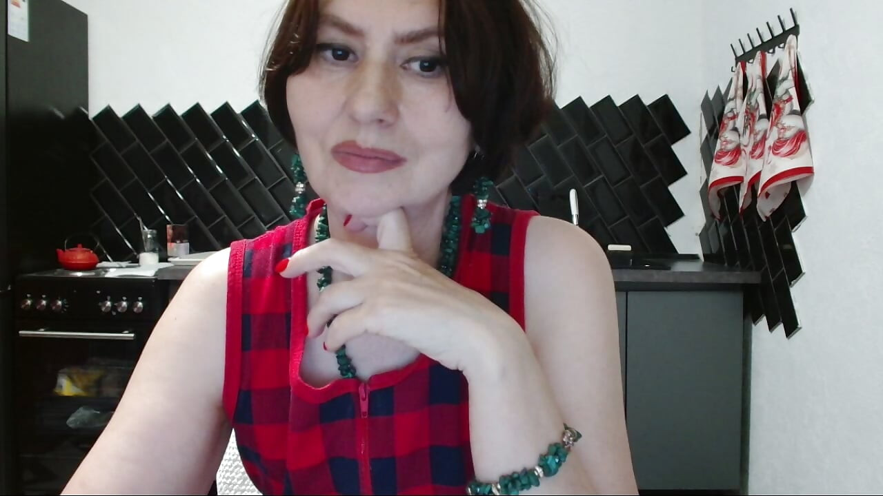 Muito beleza goza em uma cadeira