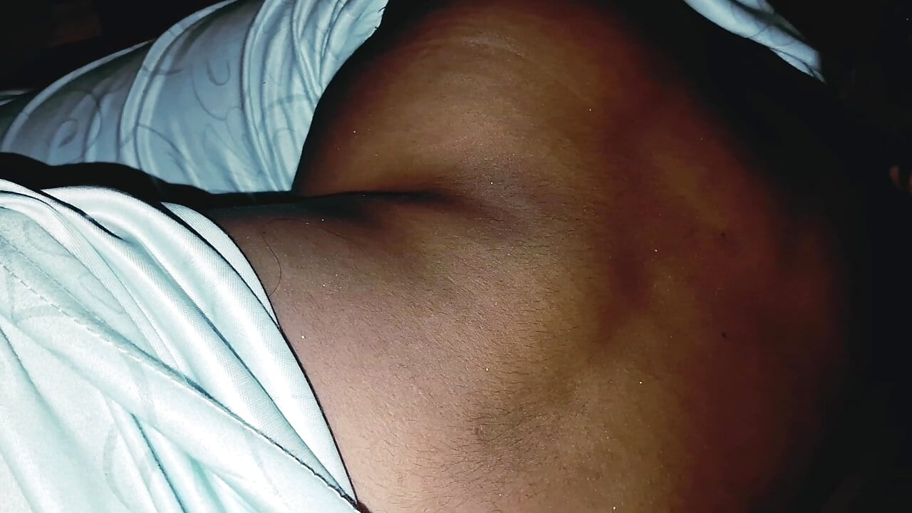 Mulher casada fazendo sexo sem camisinha com dois homens