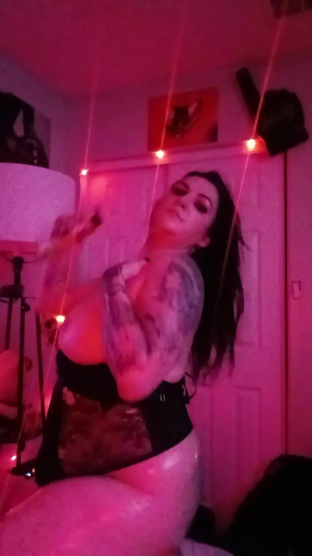 Baby Oil All Over My Curvy Tatted Body