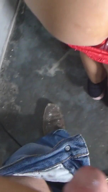 Nezaboravan trenutak iz "Latina guza prima ogromnu količinu sperme pored božićnog drvca"