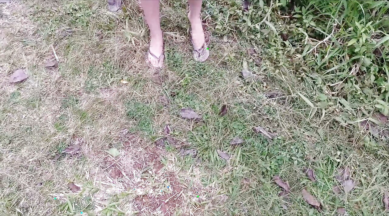 Istri pergi ke taman tanpa celana dalam untuk pamer!