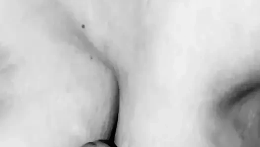 Dorf bhabhi pinkelt im badezimmer und wird von Ehemann bangla mast-video gefickt