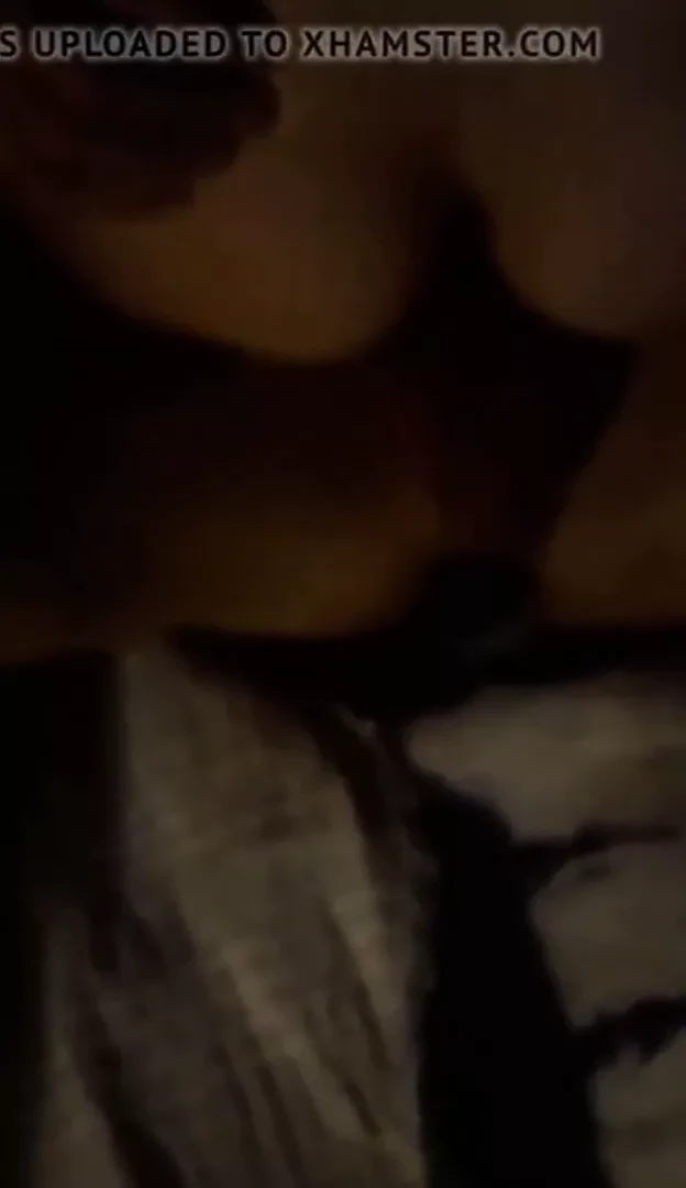 Drugar mi jebe curu dok ga navlacim