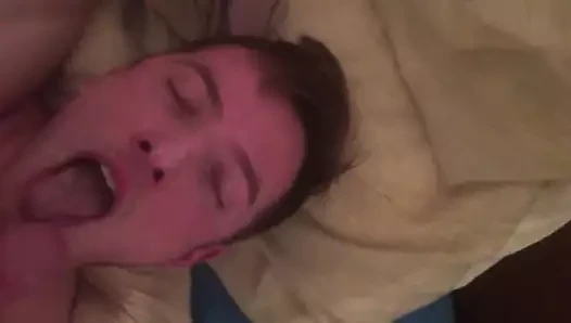 Twink Başlarken onun kahrolası yüz boyalı ile boşalmak