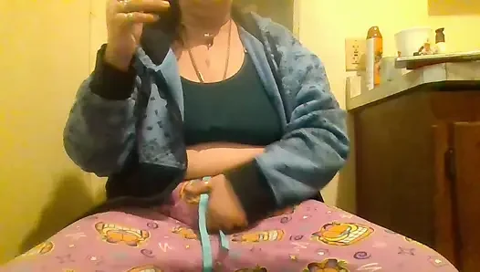 Strip tease quickie kamar mandi shh jangan ketahuan