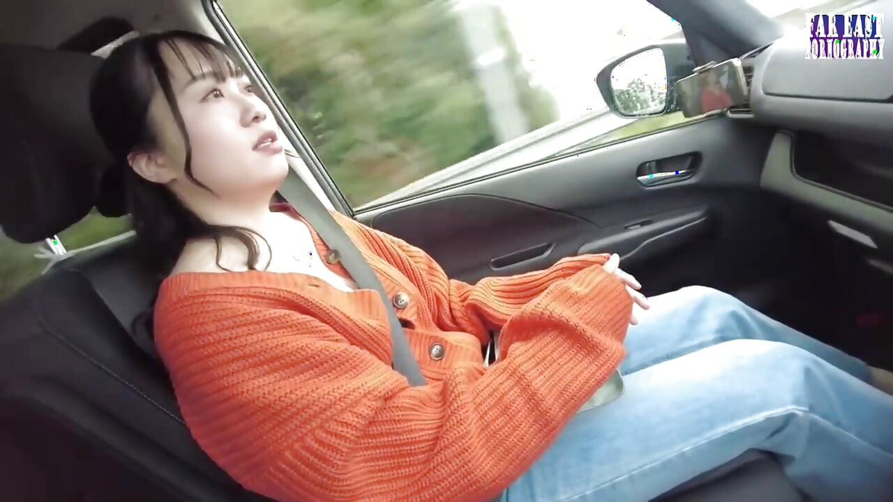 Lins țâțe îmbibate cu ulei cu o tachinare zâmbitoare cu cupa F într-un festin alunecos corp complet, partea 1