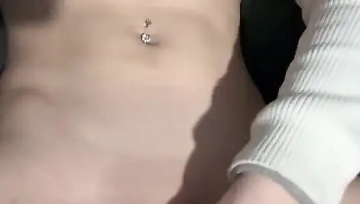 Ngusap dan fingering memek sempitku sampai muncrat