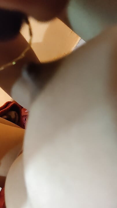 Fostul meu iubit mă fute în camera mea - sex dur