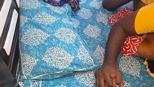 Механик оказывает трах-услуги замужней милфе