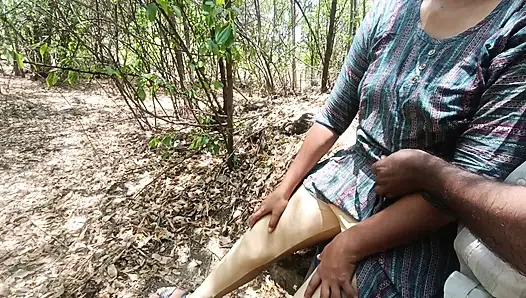Unerwartete erfahrung im wald im freien