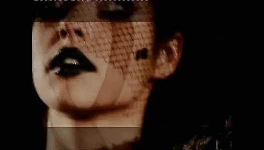 Фантастическую чувственную милфу трахнул и кончил в рот большой винтажный член