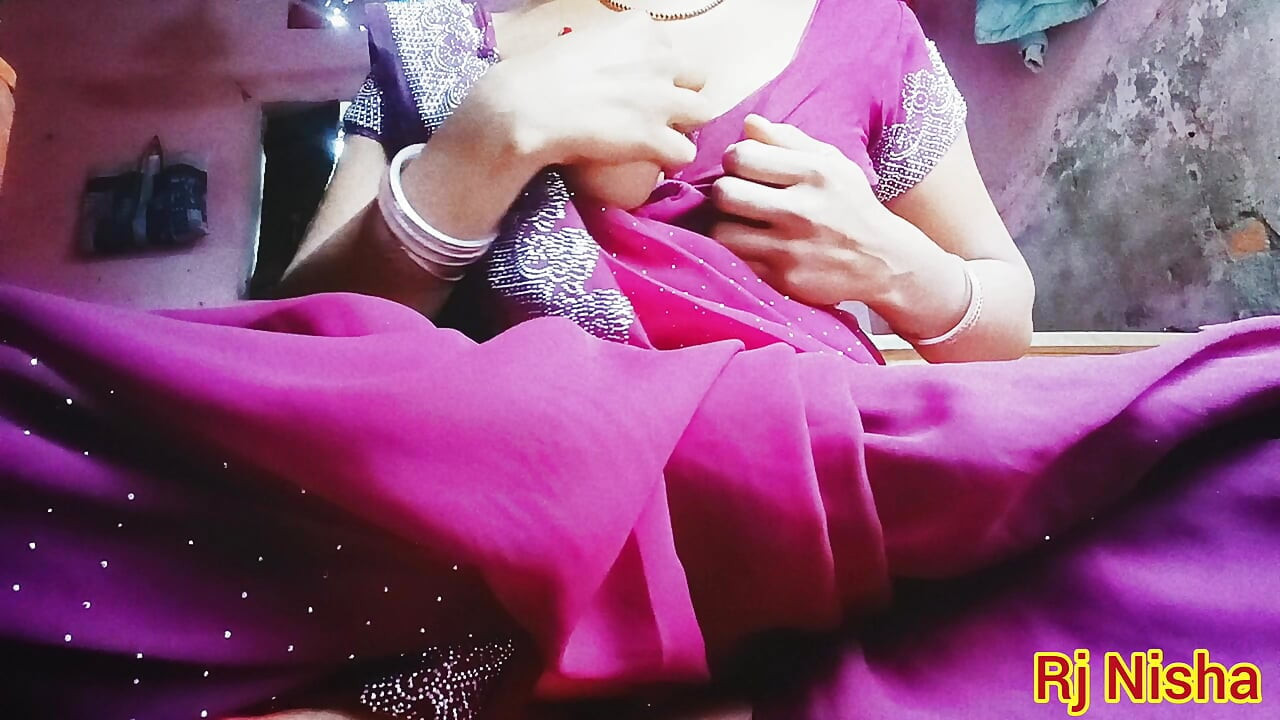 印度女人最大的騷逼 通過手指掌握第一部分