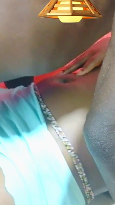 Sexo imperdoável com uma gata linda tão gostosa, pau grande fodendo buceta molhada enquanto grita | Clipe 1