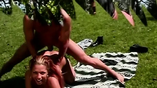 Interracial Sorority Bash: Heiße Outdoor-Action