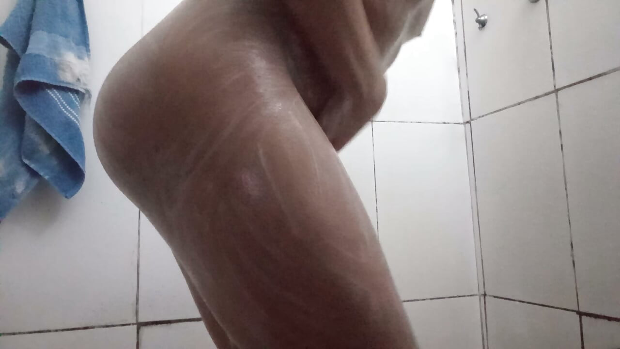 Menunggu awak mandikan aku