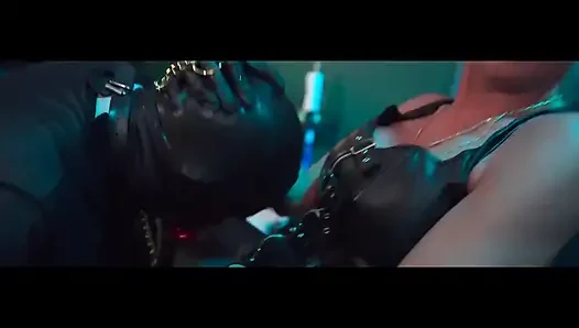 Dominante MILf fistet klaffende muschi bis zur squirting-explosion