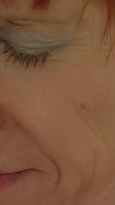 Shping sentar men dadi ko ghar par hi niji porn ko chodne aur philmane ke lie raji kiya gaya! retro . klip 2