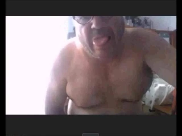 spanish beautiful bear daddy wanking