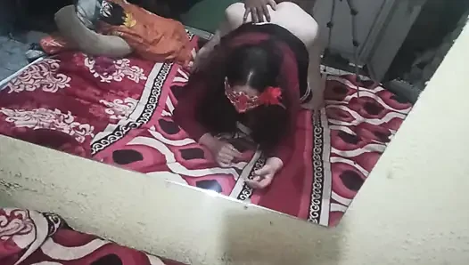 Karımı sulu dölü için gerçekten sert vuruyorum ta ki zevkle bitirene kadar, ıslak seksi maskeli