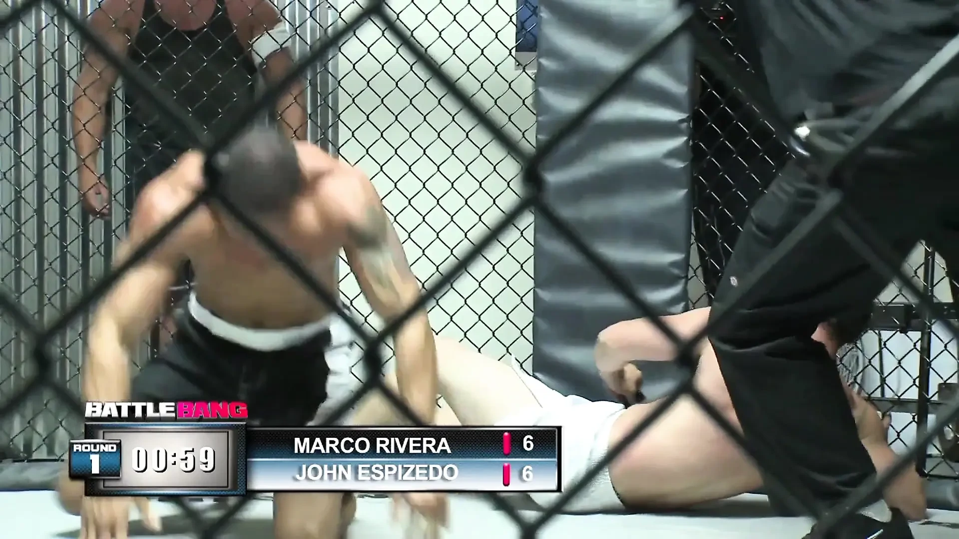 Үлкен кеуделері бар купальниктегі қыздардың суреттері