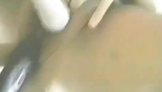 Блондинка сосет хуй, затем принимает два дилдо