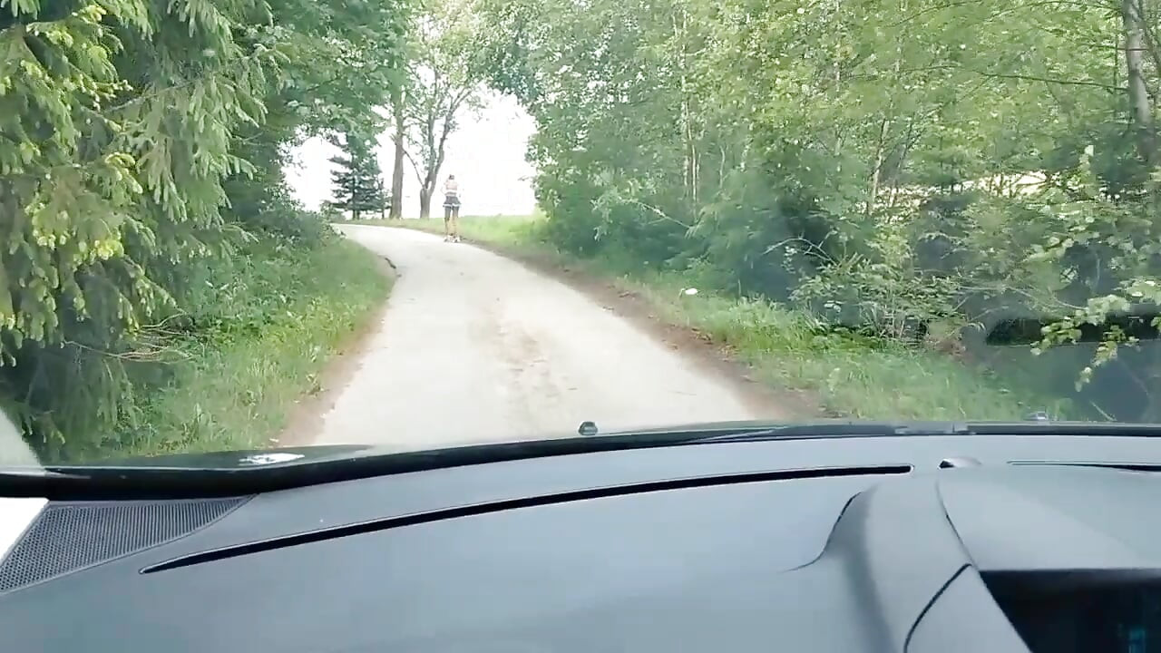 Шлюха на дороге сосёт и получает трах