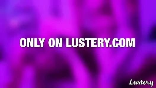 Я долблю мою детку так хорошо, что она умоляет меня кончить в нее