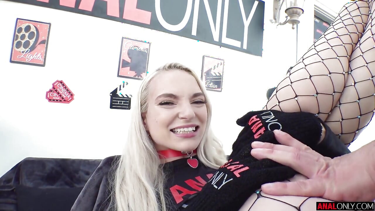 Lana menyerah pada pantat bahenolnya!