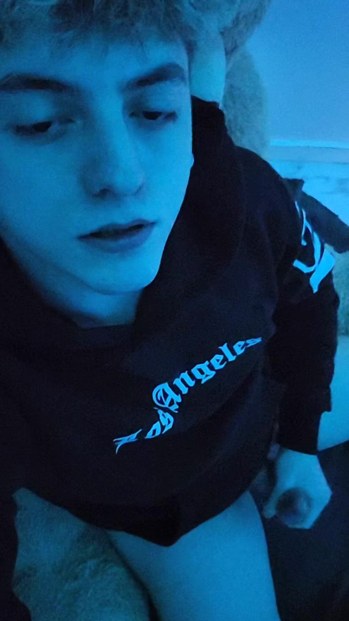 Handsome 18 year old boy jerking off 🥵