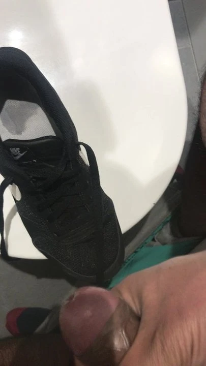 Round 2: cum on neighbour sneaker
