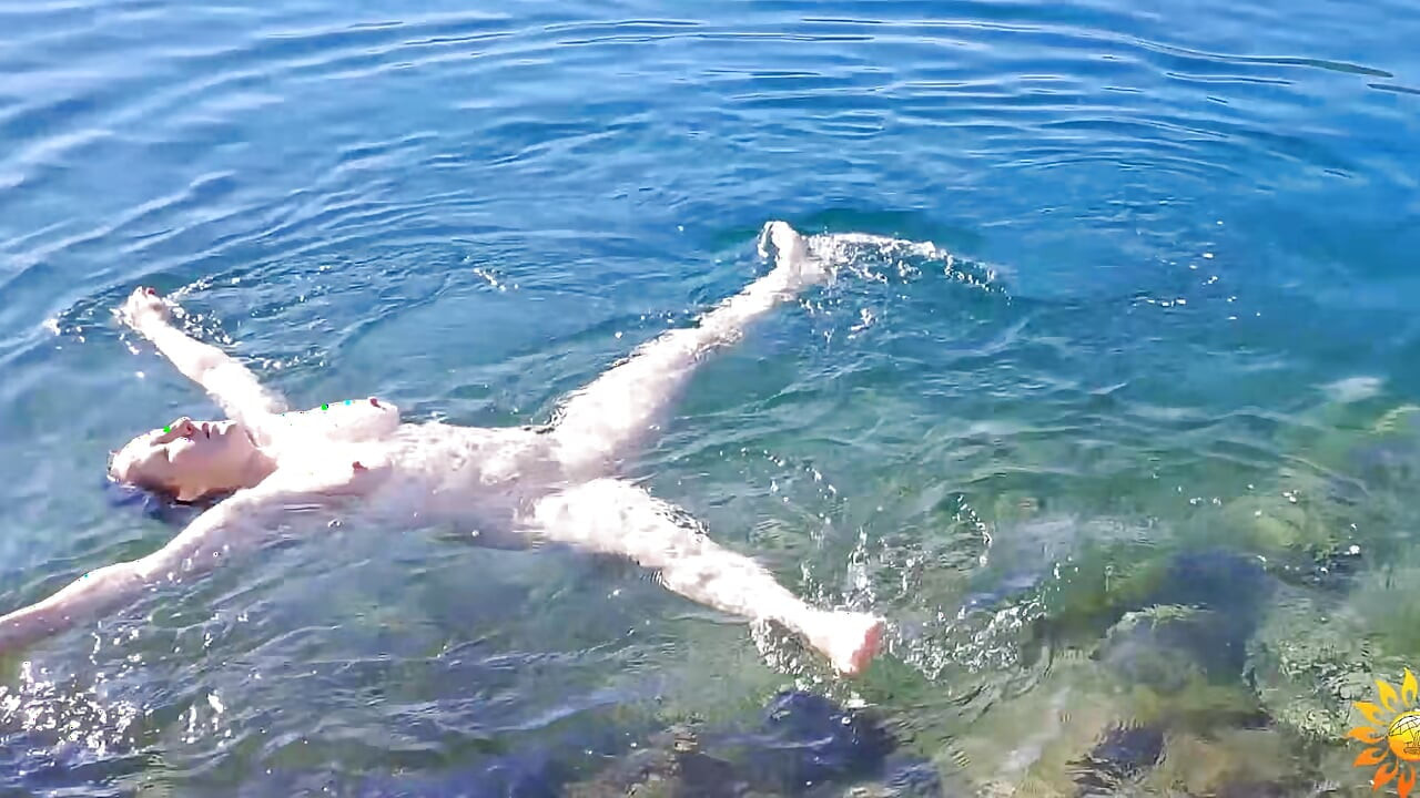 Beautiful Amateur Naturist: Outdoor Stretching & Naked Swimming Art