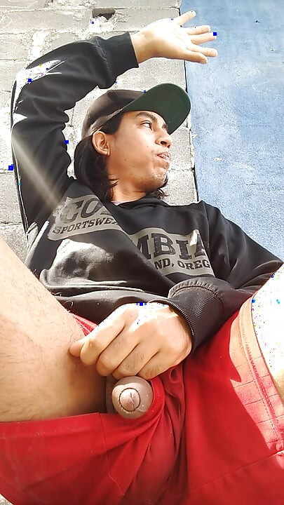 Tremendous Cock of This Big-headed Guy