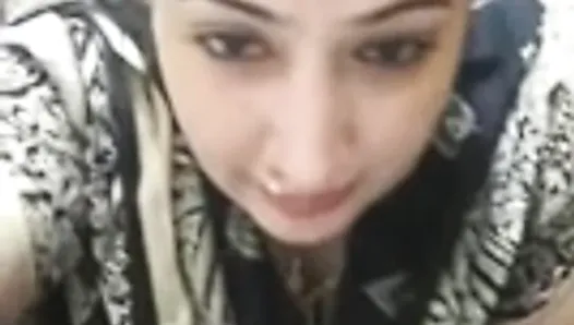 Индийская тетушка на видео-звонке (мясистая, как трах)