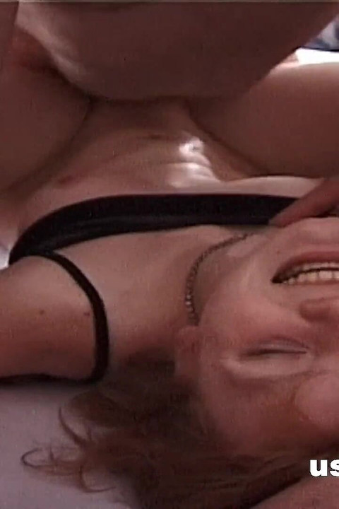 Amaterska gangbang zabava sa 18-godišnjom crvenokosom tinejdžerkom Johanom