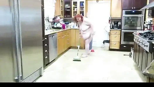 Video permintaan tante semok lagi bersihin dapur sambil ngomong jorok