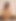 私の魅力的なアジア人の彼女は、私が写真撮影用に使っている箱に入り、自慰行為をしました