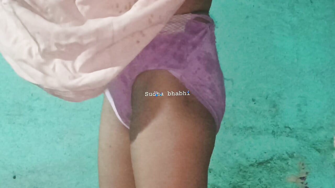 Sudha bhabhi ne saree wearing sudha bhabhi ne saare undressed kar rakh de.