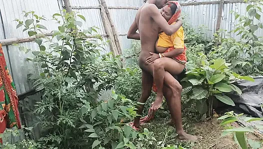 Indian desi wife ki outdoor chudai new style mein fucking sex