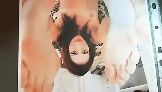 Cum üzerinde sıcak kızlar ayaklar