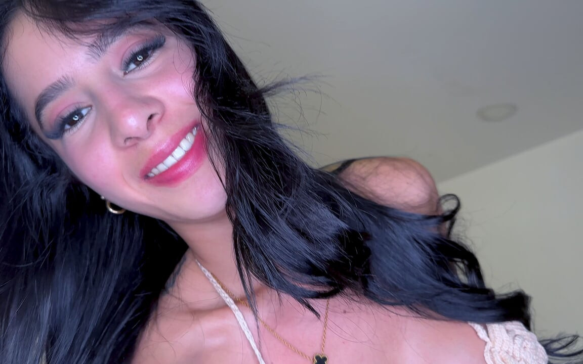 Nicolane Caught Me Jerking off so She Offered Me Her Mouth and Pussy to Cum