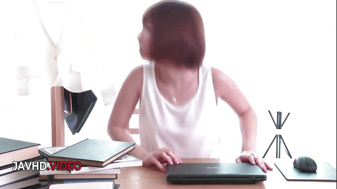 Blowjobs sensual isteri Jepun dan keseronokan yang lebih eksplisit