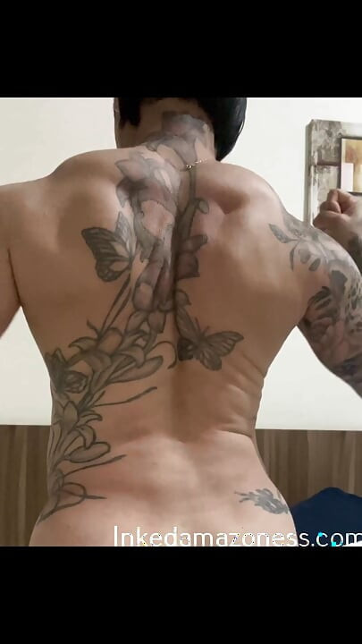 Hanki fitness-äiti, joka rakastaa riisua alasti ja naida